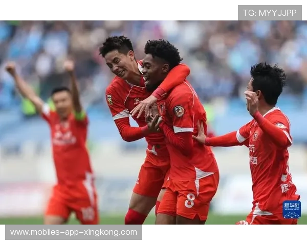 大连英博推进连连冲破边线 大连英博推进连连冲破边线