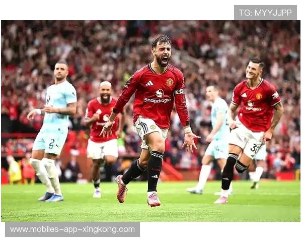 曼联边路冲击力增强，老特拉福德观众热情高涨