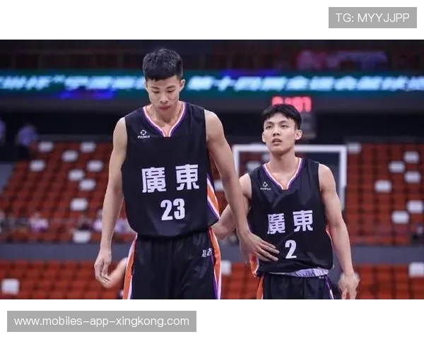 CBA山东后场抢断单骑快攻轻松得分:无懈可击的高速反击 CBA山东后场抢断单骑快攻轻松得分:无懈可击的高速反击